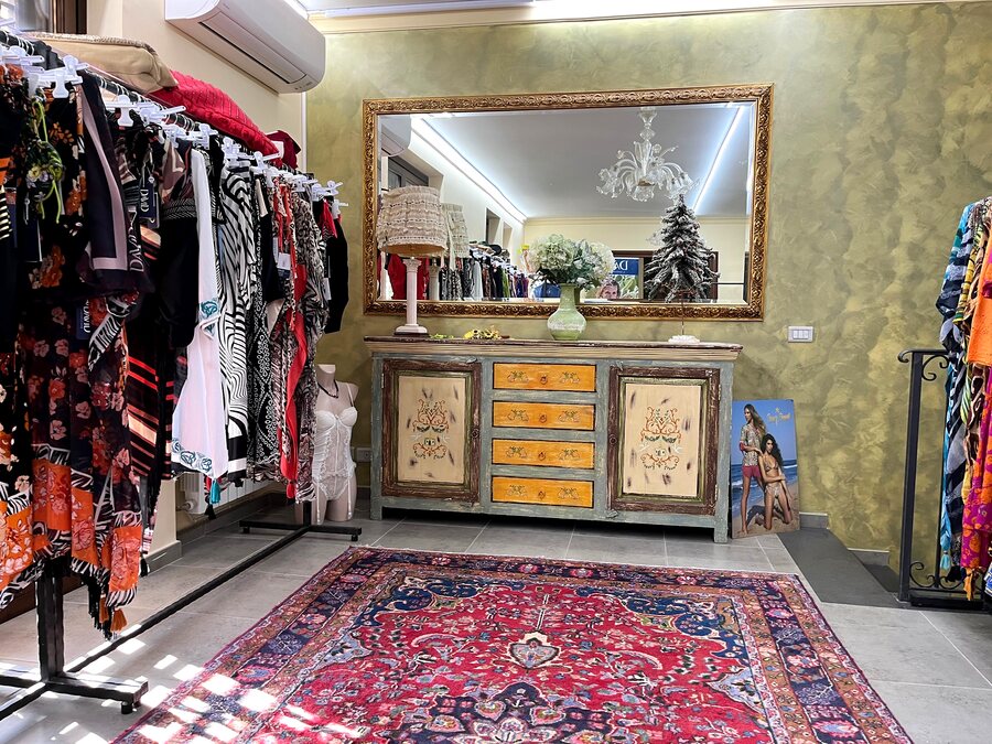 Showroom Pistone a Viagrande — 2